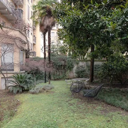 Villa Two Levels With Garden Milánó